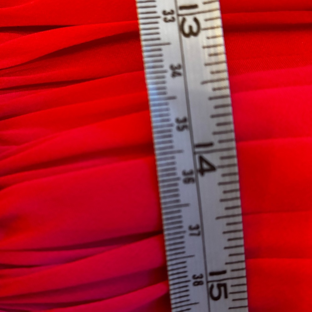 Pink Maxi Gown with Flutter Cap Sleeves and V-Neckline
1 measurement waist - Picture 5 of 9